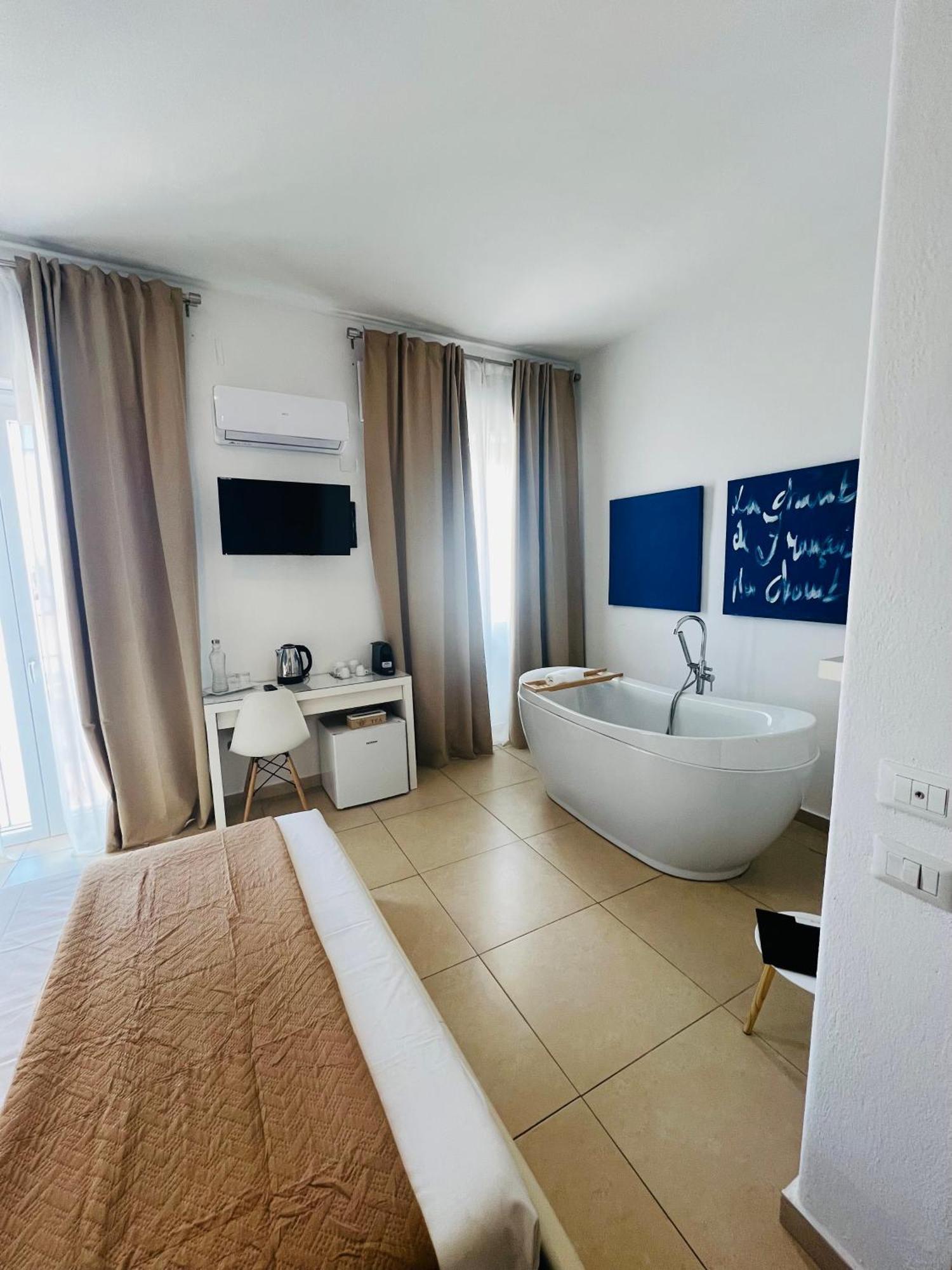 Les Chambres De Francoise Guest House 올비아 외부 사진